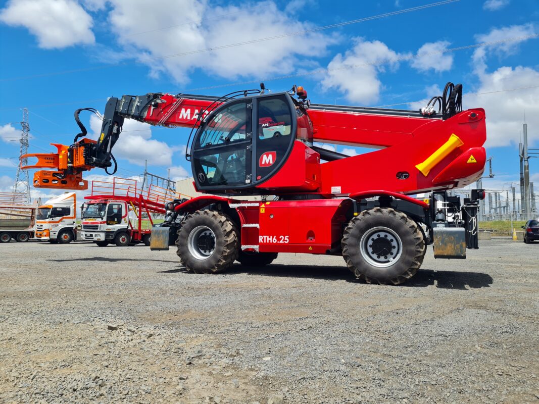 Magni RTH6.25 Telehandler with Woodcracker attachment