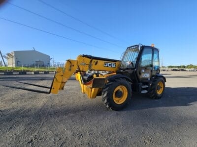 JCB 535-140 Telehandler with forks