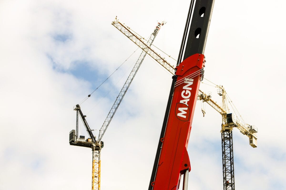 Magni replacing cranes and boomlifts edited