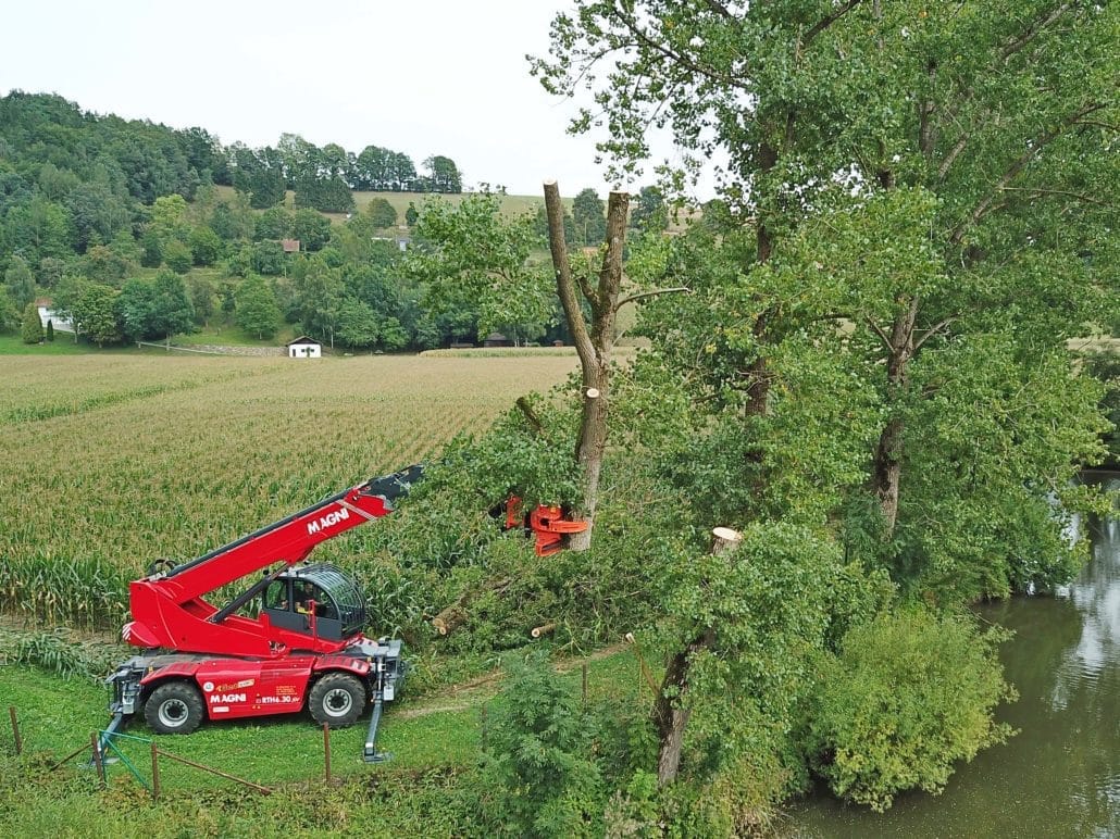 Magni RTH6.30 Telehandler with Woodcracker